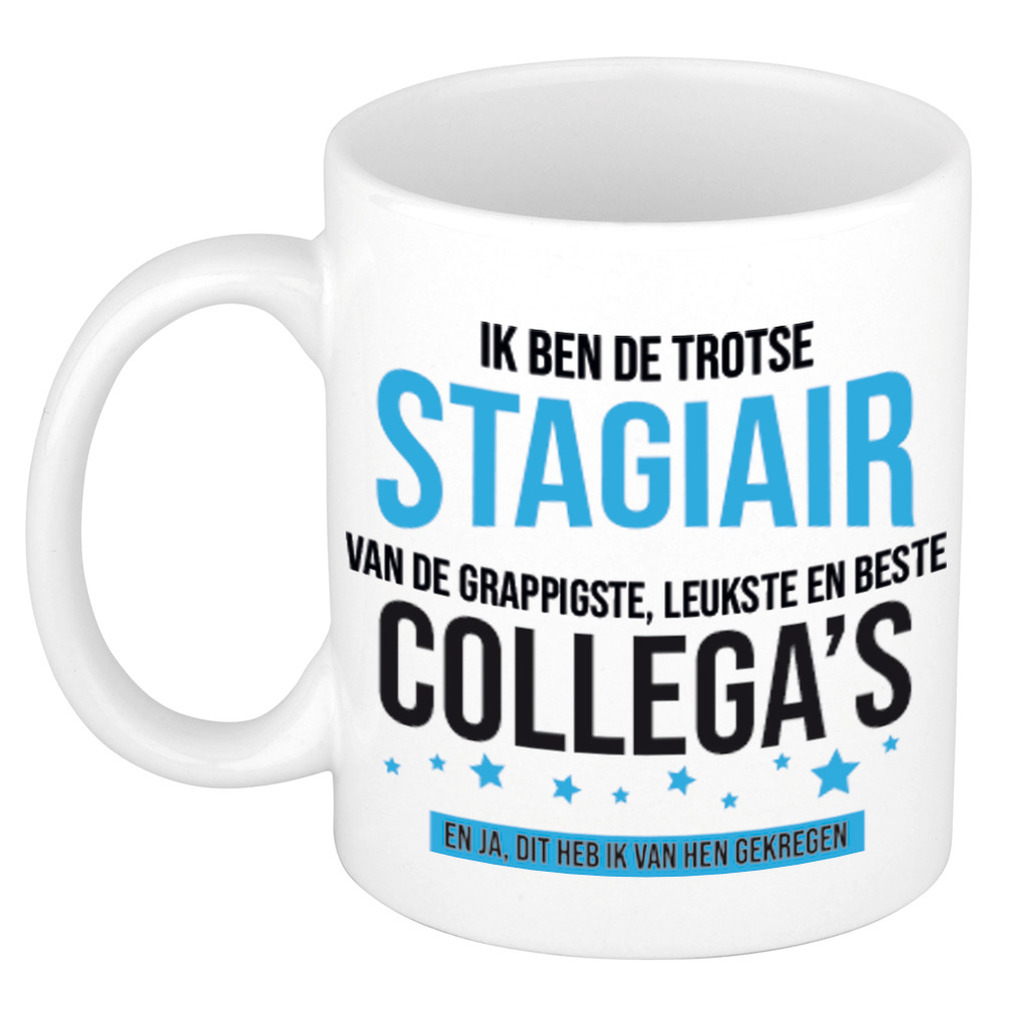 Trotse stagiair collegas cadeau koffiemok / theebeker blauwe en zwarte blokletters 300 ml -