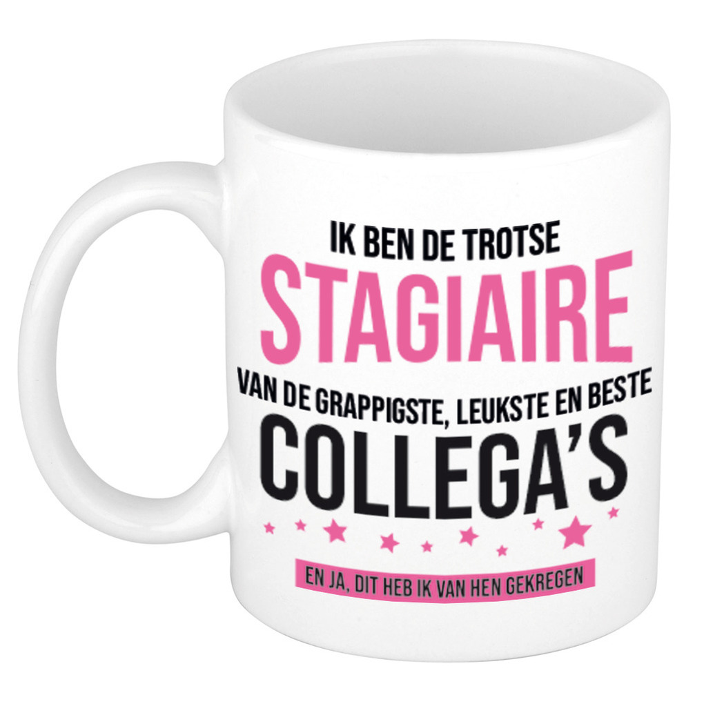 Trotse stagiaire collegas cadeau koffiemok / theebeker roze en zwarte blokletters 300 ml -
