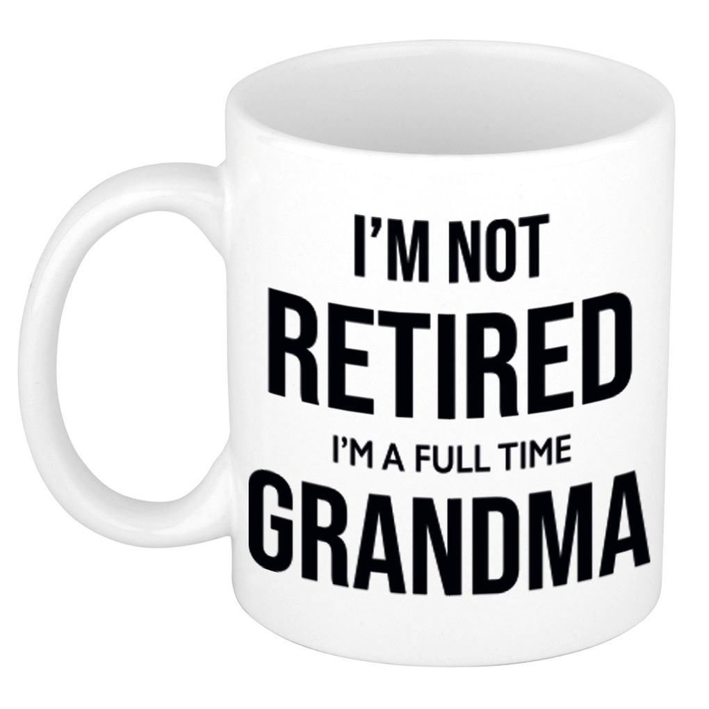Im not retired im a full time grandma / oma pensioen mok / beker wit afscheidscadeau 300 ml -