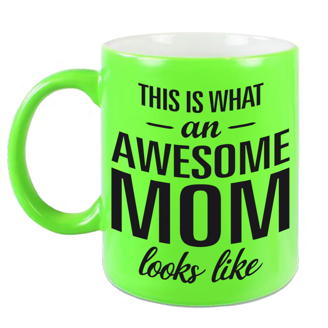 Awesome mom cadeau mok / beker neon groen voor Moederdag 330 ml -