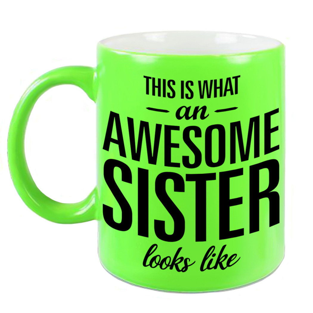 Awesome sister cadeau mok / beker neon groen voor zus 330 ml -