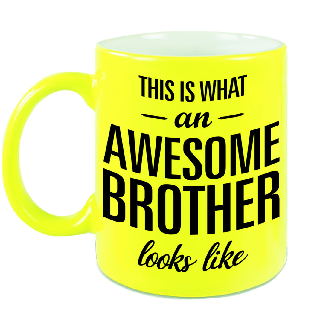 Awesome brother cadeau mok / beker voor broer neon geel 330 ml -
