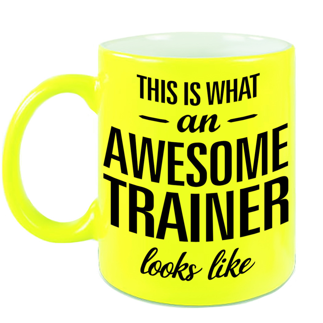 Awesome trainer cadeau mok / beker neon geel 330 ml -