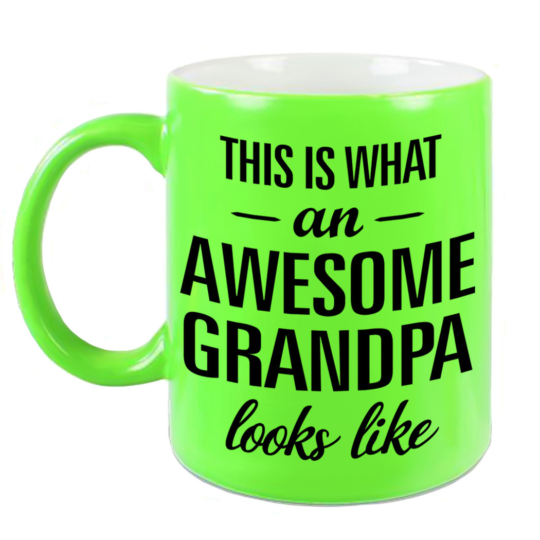 Awesome grandpa / opa cadeau mok / beker neon groen 330 ml -