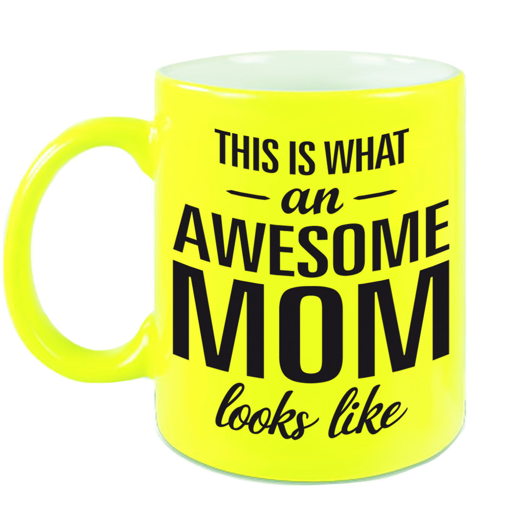 Awesome mom cadeau mok / beker neon geel voor Moederdag 330 ml -