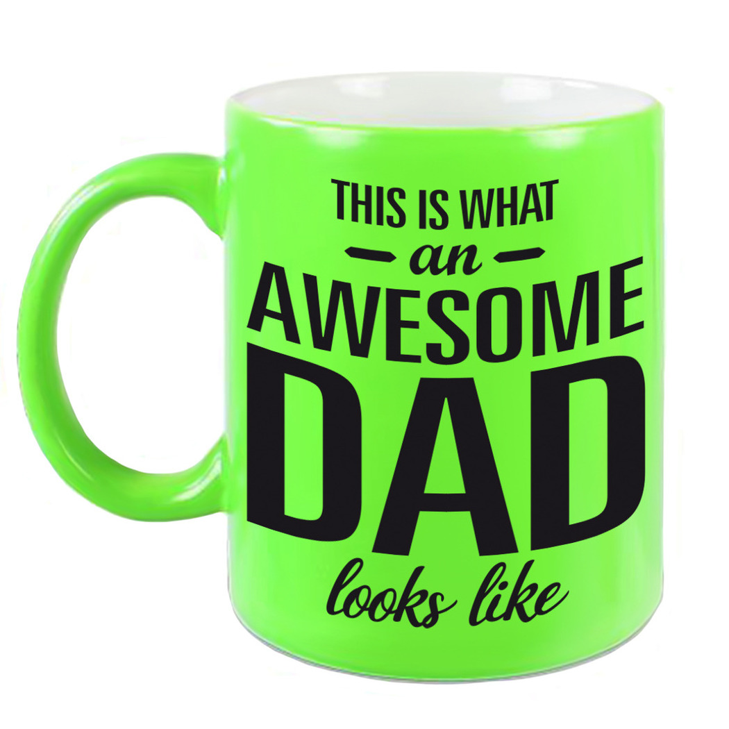 Awesome dad cadeau mok / beker neon groen voor Vaderdag 330 ml -