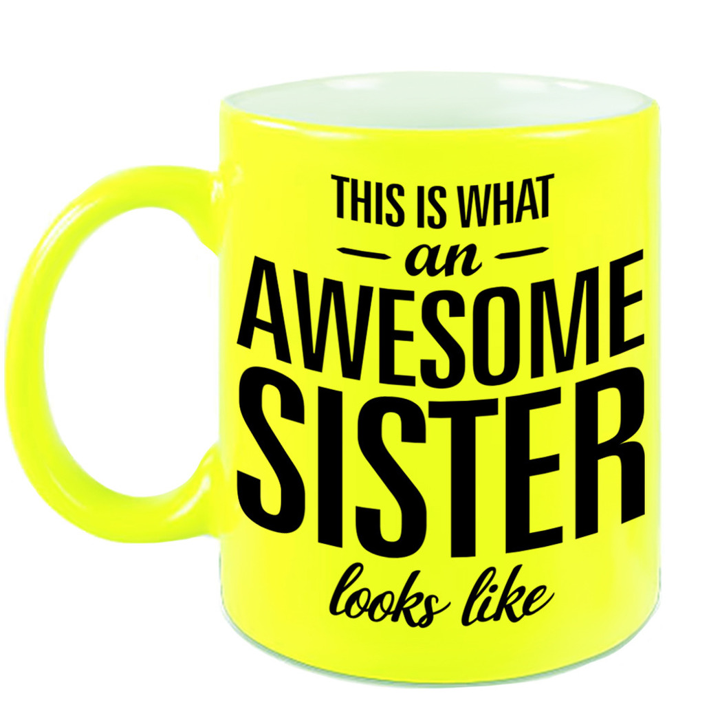 Awesome sister cadeau mok / beker neon geel voor zus 330 ml -
