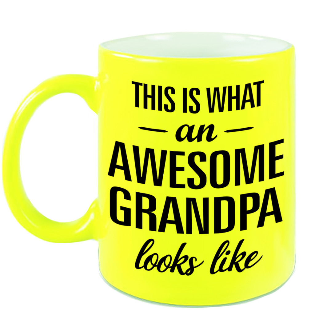 Awesome grandpa / opa cadeau mok / beker neon geel 330 ml -