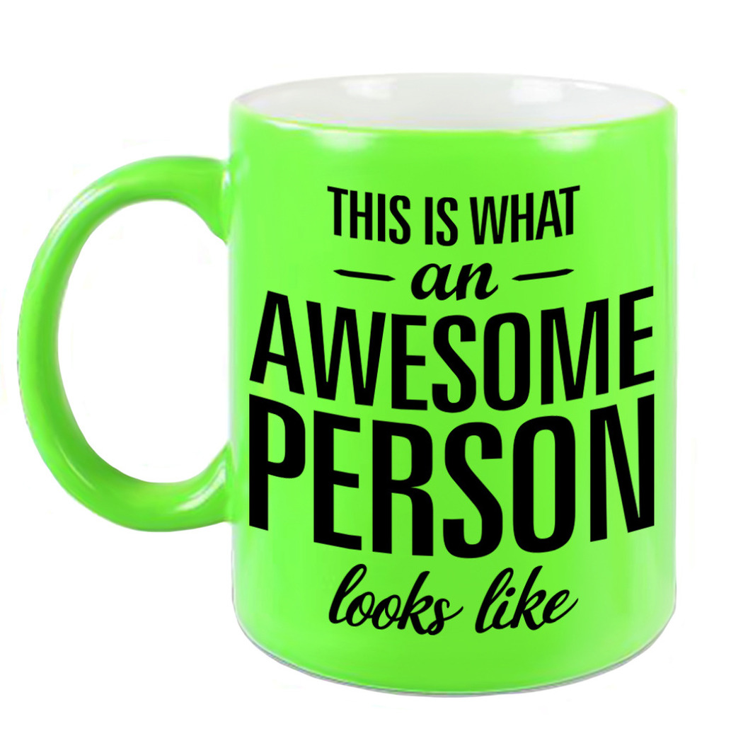 Awesome person / persoon cadeau mok / beker neon groen 330 ml -