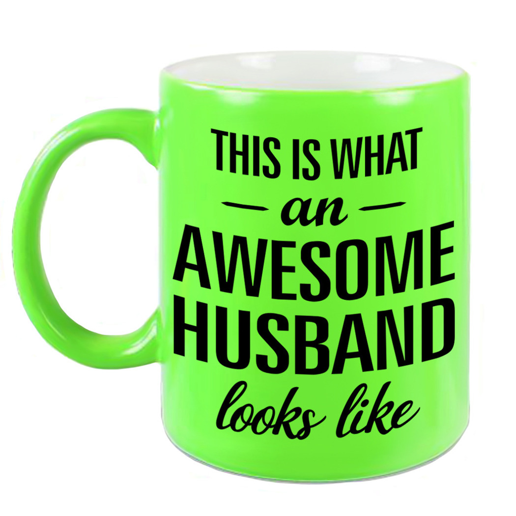 Awesome husband / echtgenoot cadeau mok / beker neon groen 330 ml -