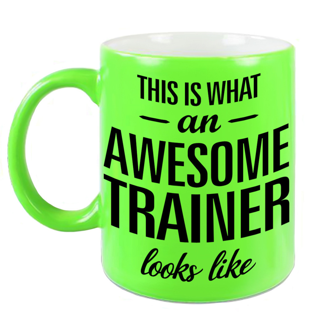 Awesome trainer cadeau mok / beker neon groen 330 ml -