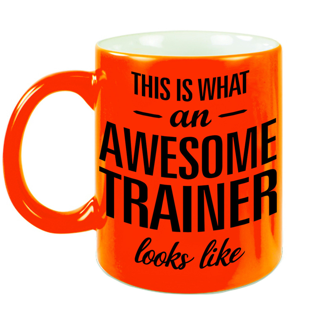 Awesome trainer cadeau mok / beker neon oranje 330 ml -