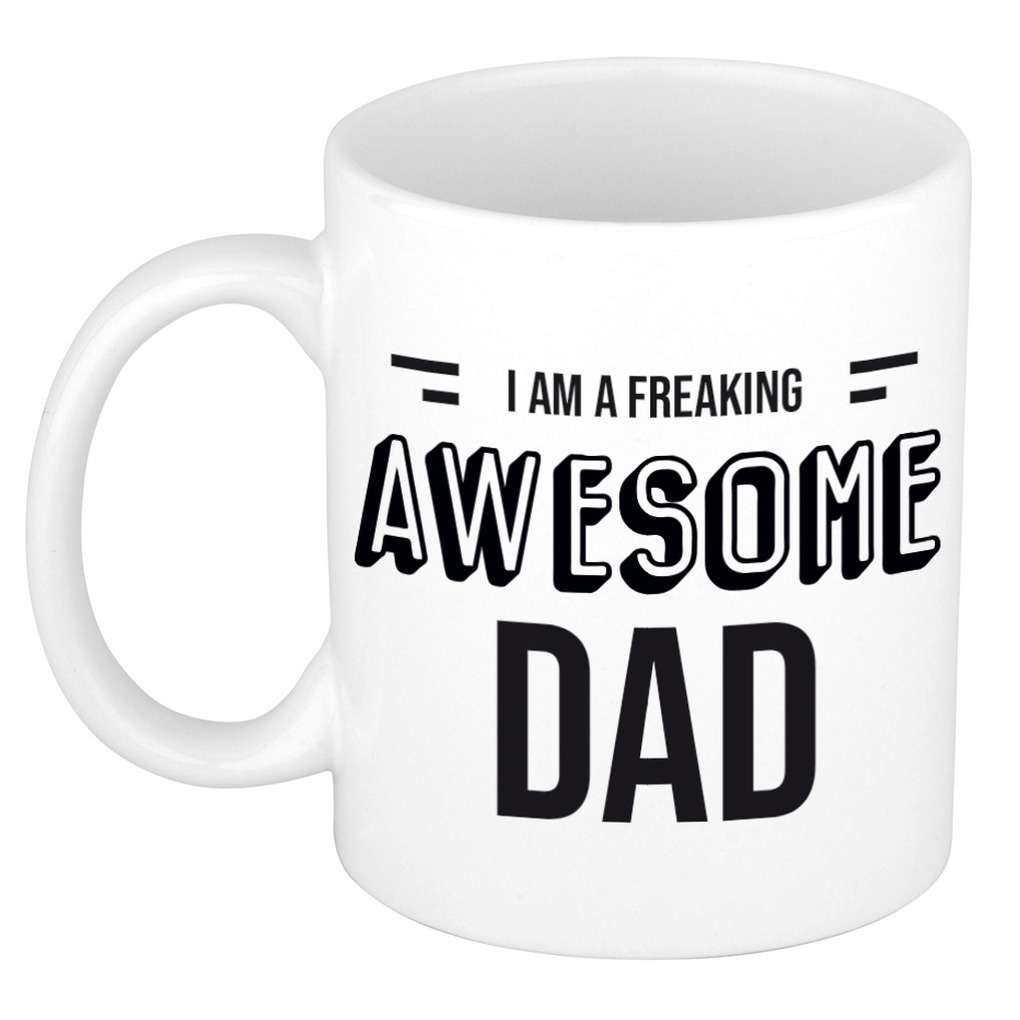 Vader cadeau mok / beker I am a freaking awesome dad -