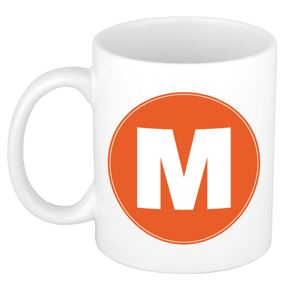 Mok / beker met de letter M oranje bedrukking voor het maken van een naam / woord of team -