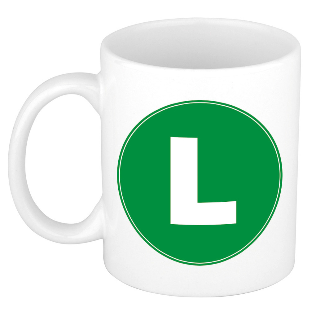 Mok / beker met de letter L groene bedrukking voor het maken van een naam / woord of team -