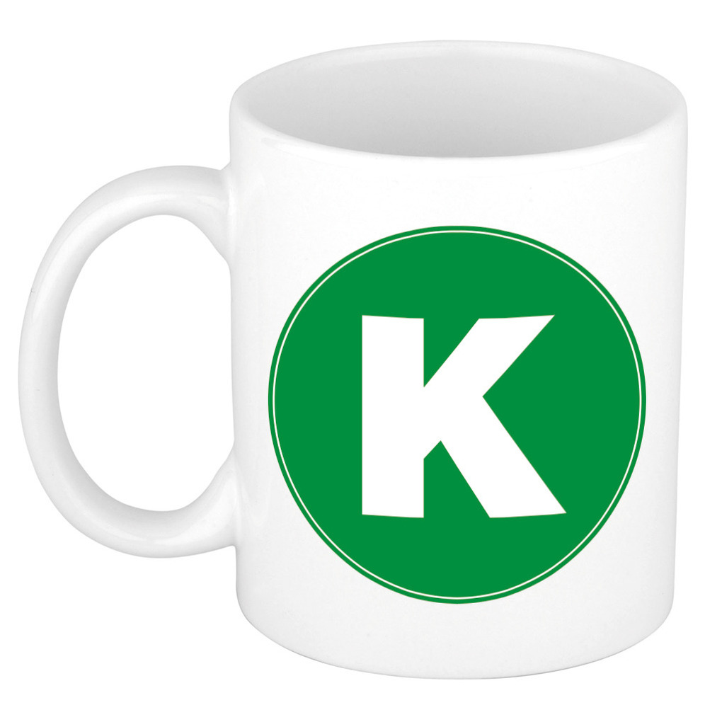 Mok / beker met de letter K groene bedrukking voor het maken van een naam / woord of team -