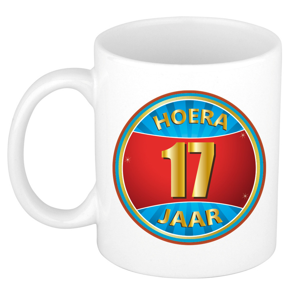 Verjaardag mok / beker hoera 17 jaar verjaardagscadeau -