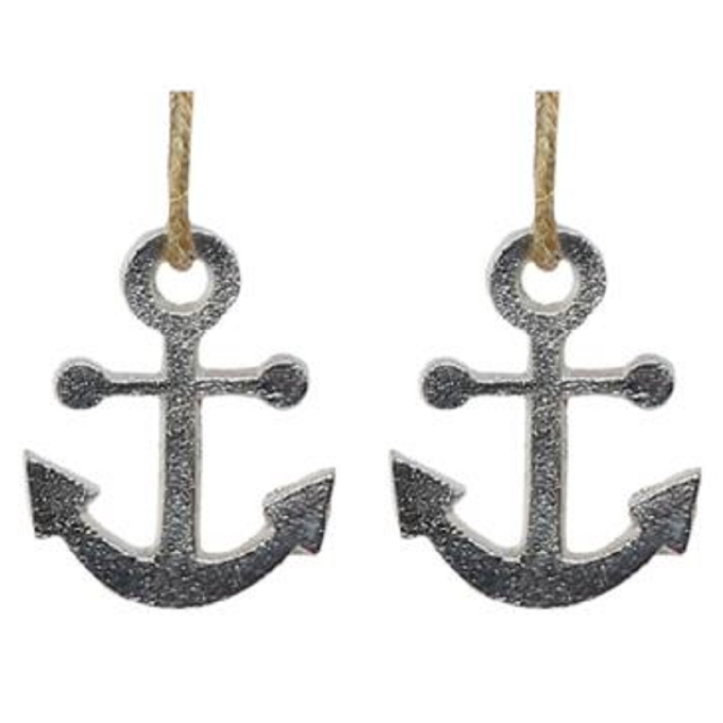 2x Zilveren anker hangertjes aan jute touw 6 cm -