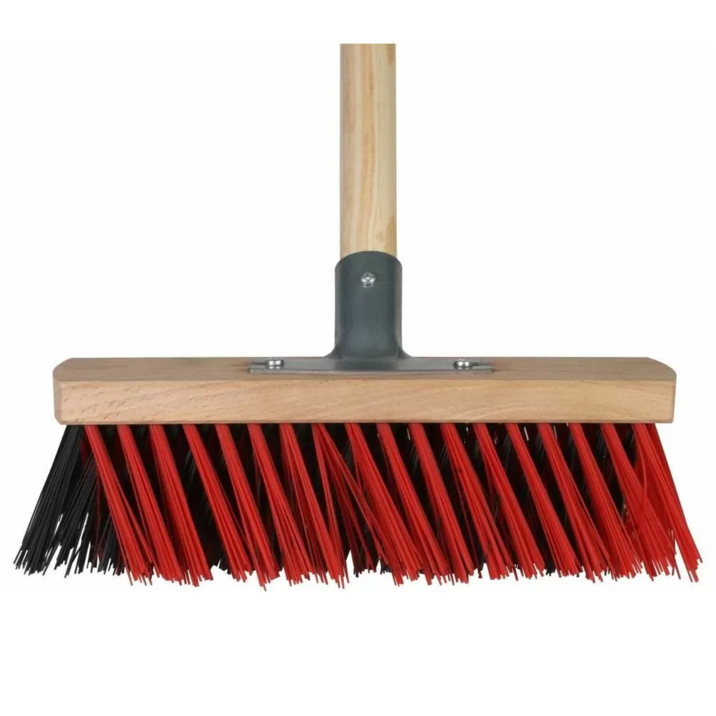 Buitenbezem - FSC hout - nylon - 30 cm - bezemsteel 130 cm -