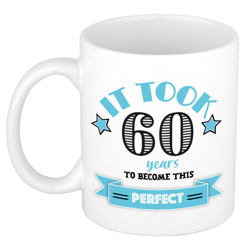 Verjaardag cadeau mok 60 jaar - blauw - grappig - 300 ml - keramiek -