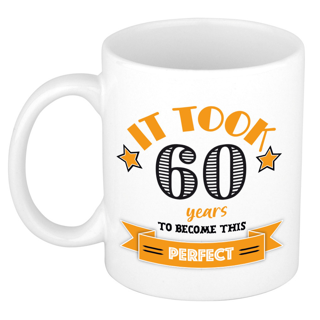Verjaardag cadeau mok 60 jaar - oranje - grappig - 300 ml - keramiek -
