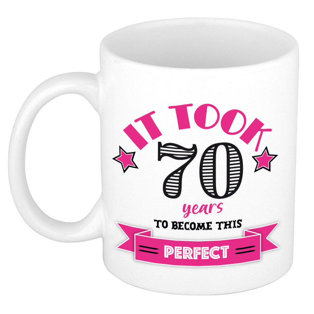 Verjaardag cadeau mok 70 jaar - roze - grappig - 300 ml - keramiek -