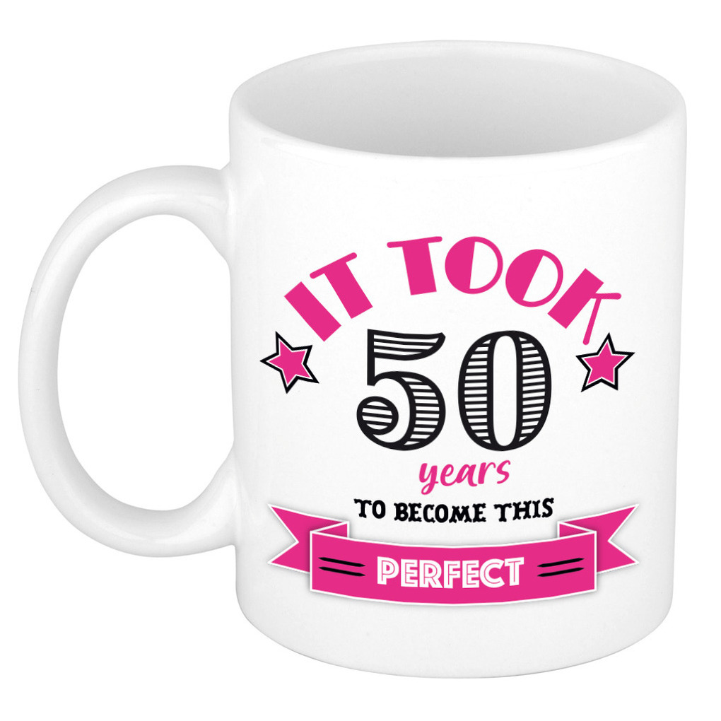 Verjaardag cadeau mok 50 jaar - roze - grappig - 300 ml - keramiek - Sarah/Abraham -