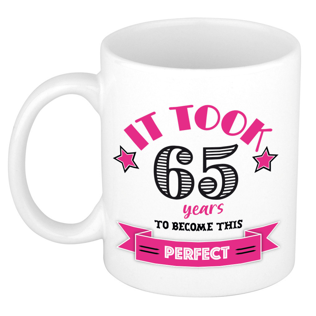 Verjaardag cadeau mok 65 jaar - roze - grappig - 300 ml - keramiek -