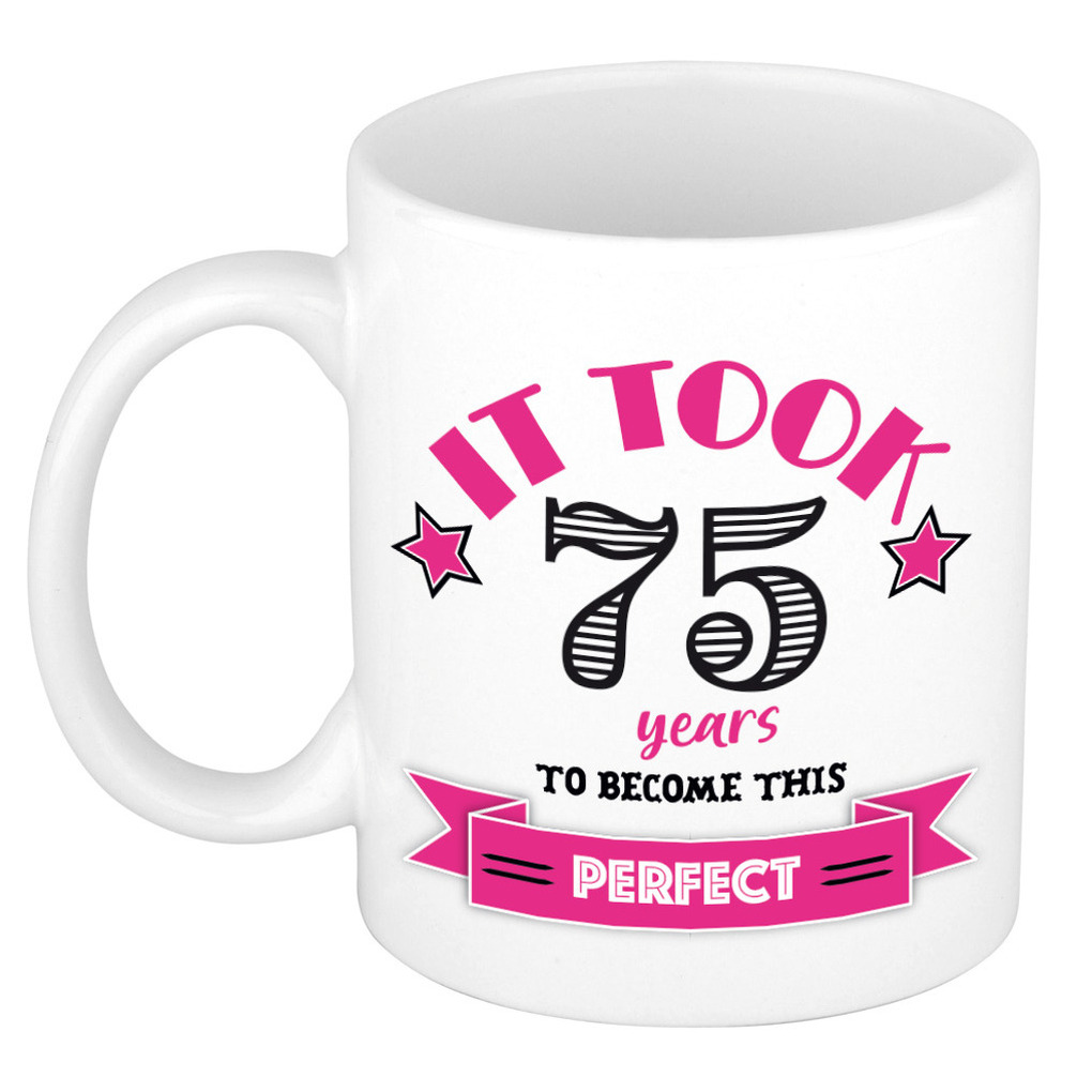 Verjaardag cadeau mok 75 jaar - roze - grappig - 300 ml - keramiek -