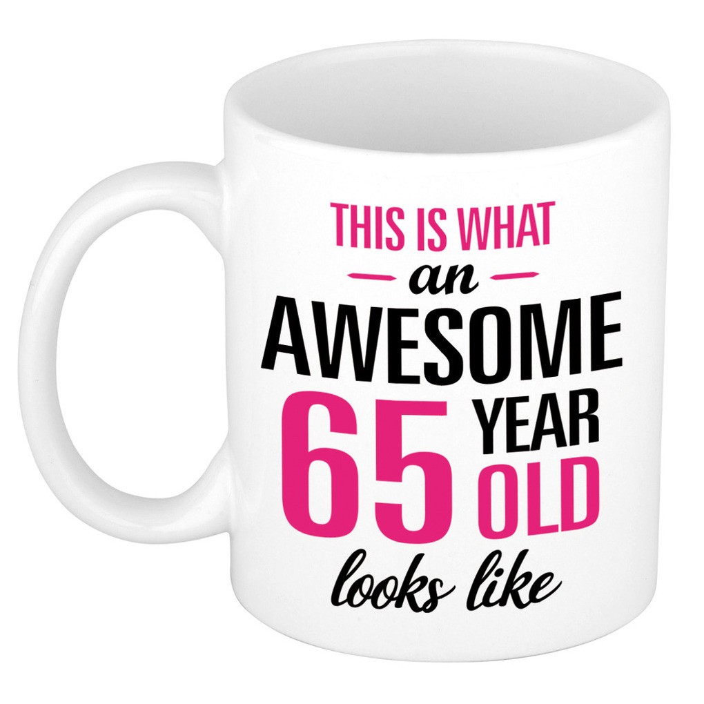 Verjaardag cadeau mok 65 jaar - roze - grappige tekst - 300 ml - keramiek -