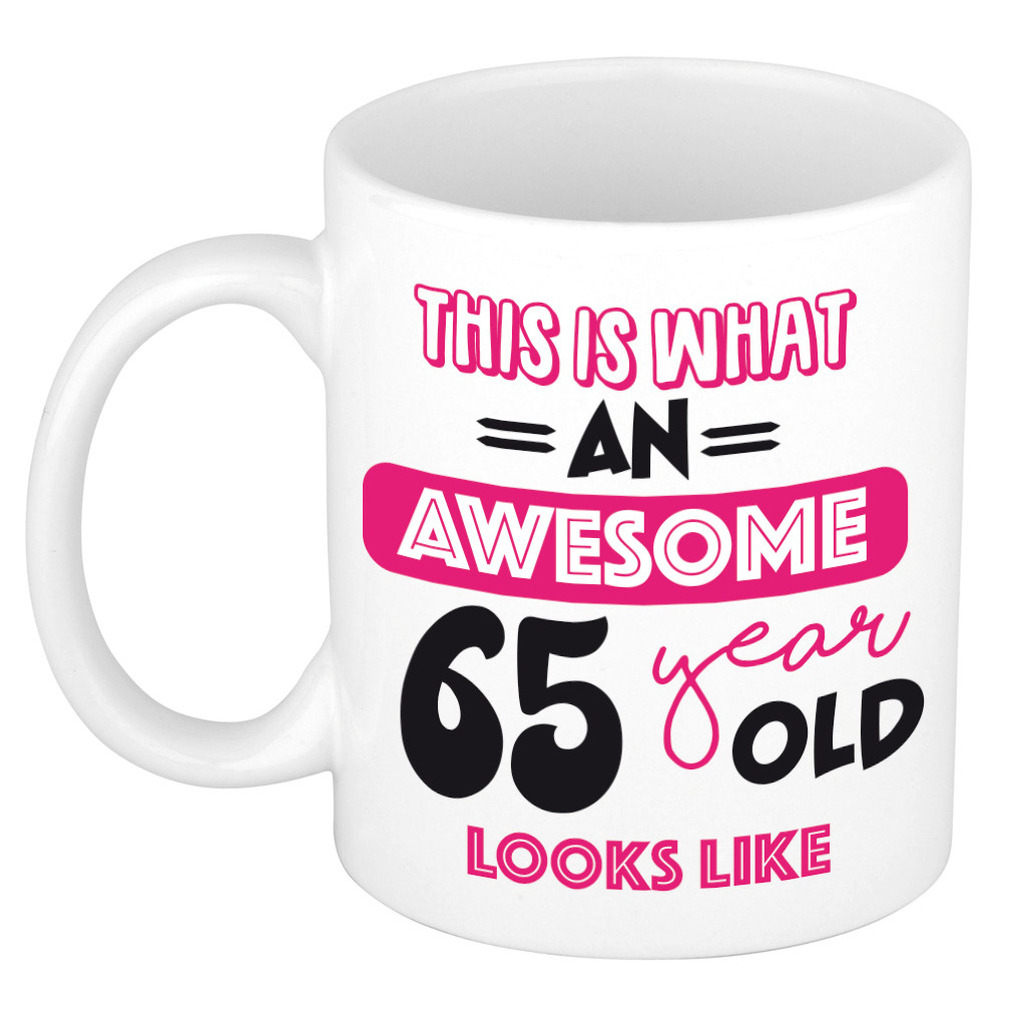 Verjaardag cadeau mok 65 jaar - roze - grappige tekst - 300 ml - keramiek -