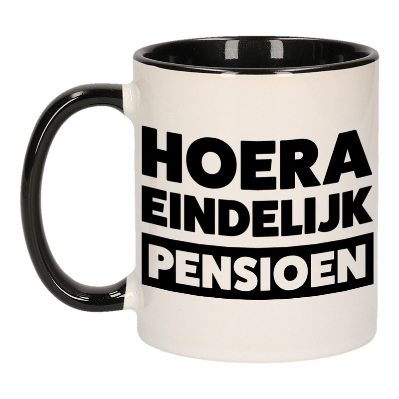 Pensioen mok / beker zwart Hoera eindelijk met pensioen 300 ml -