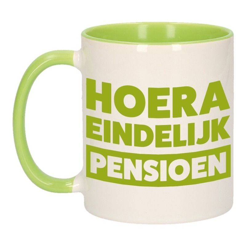 Pensioen mok / beker groen Hoera eindelijk met pensioen 300 ml -