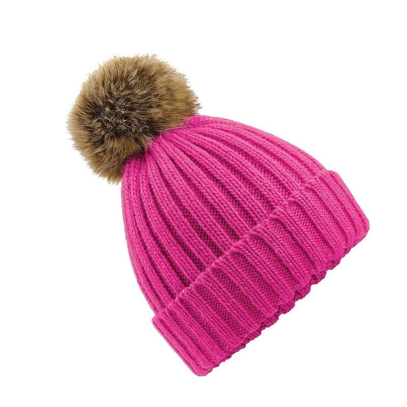 Gebreide winter muts fuchsia roze met nep bont pompon voor dames -