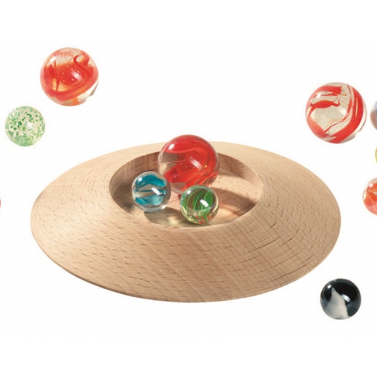 Houten knikkerpot met knikkers -