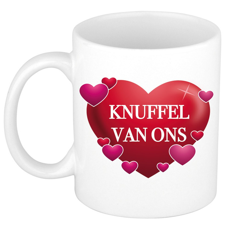 Knuffel van ons cadeau mok / beker wit met hartjes 300 ml -