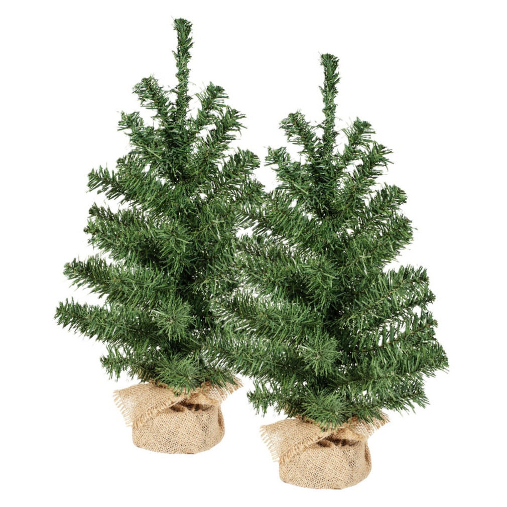 Everlands Mini kerstboompjes - 2x st - groen - 45 cm - in jute zak - kunstboom -