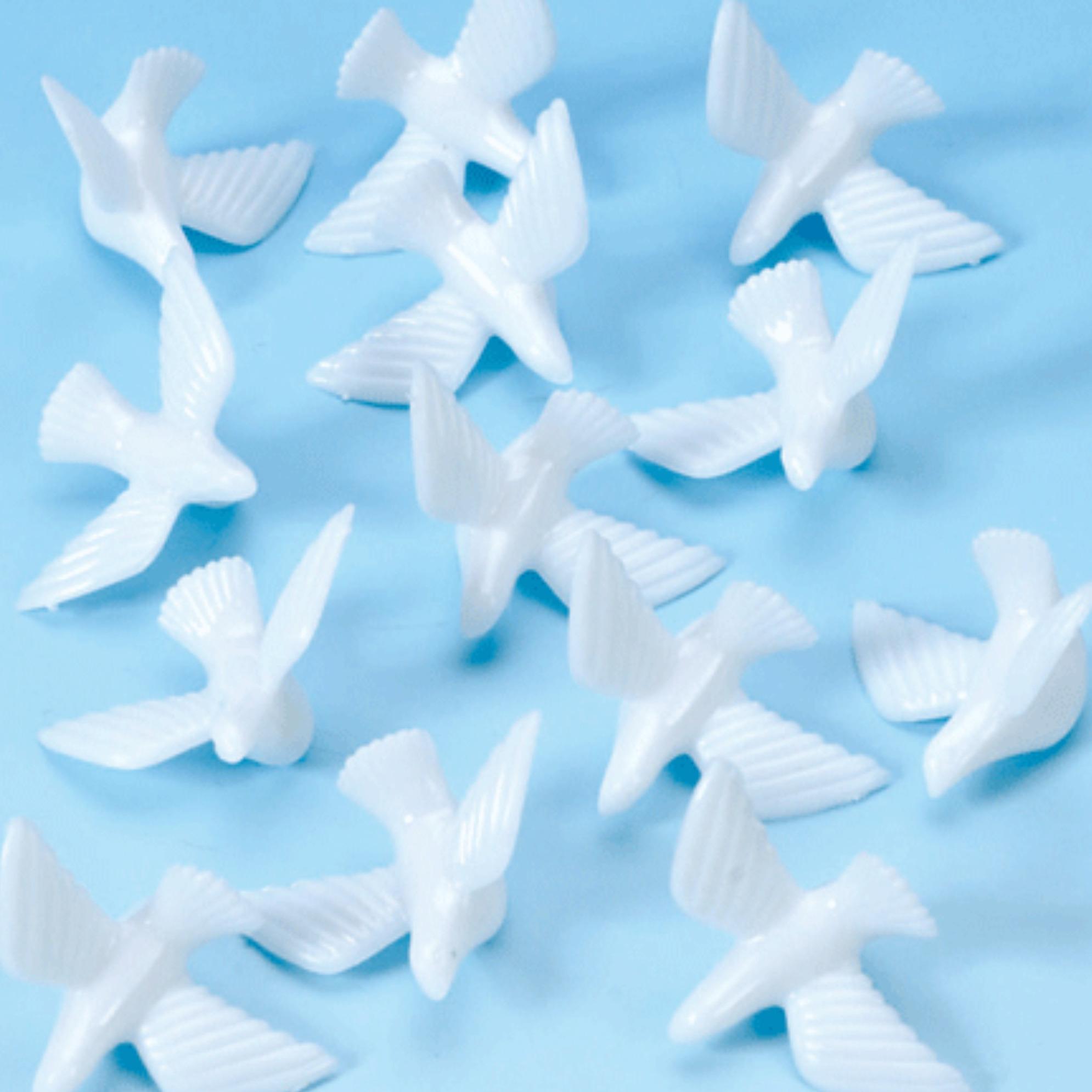Decoratie duifjes - 90x stuks - 2,5 cm - plastic - bruiloft versiering -